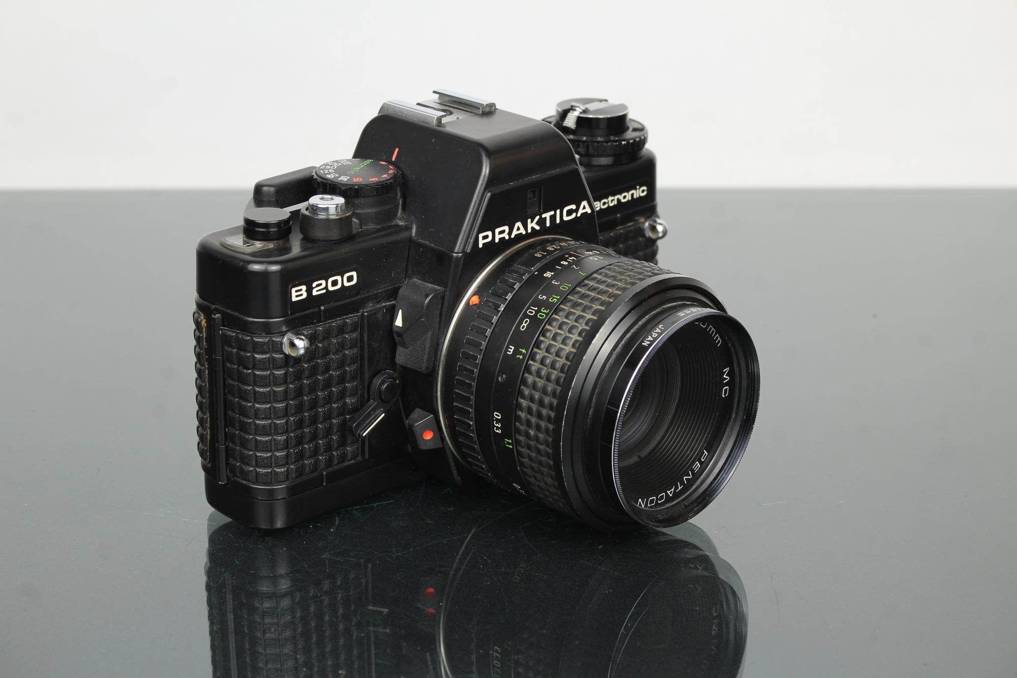 Praktica B200 electronic + Prakticar 50mm 1.8 lens