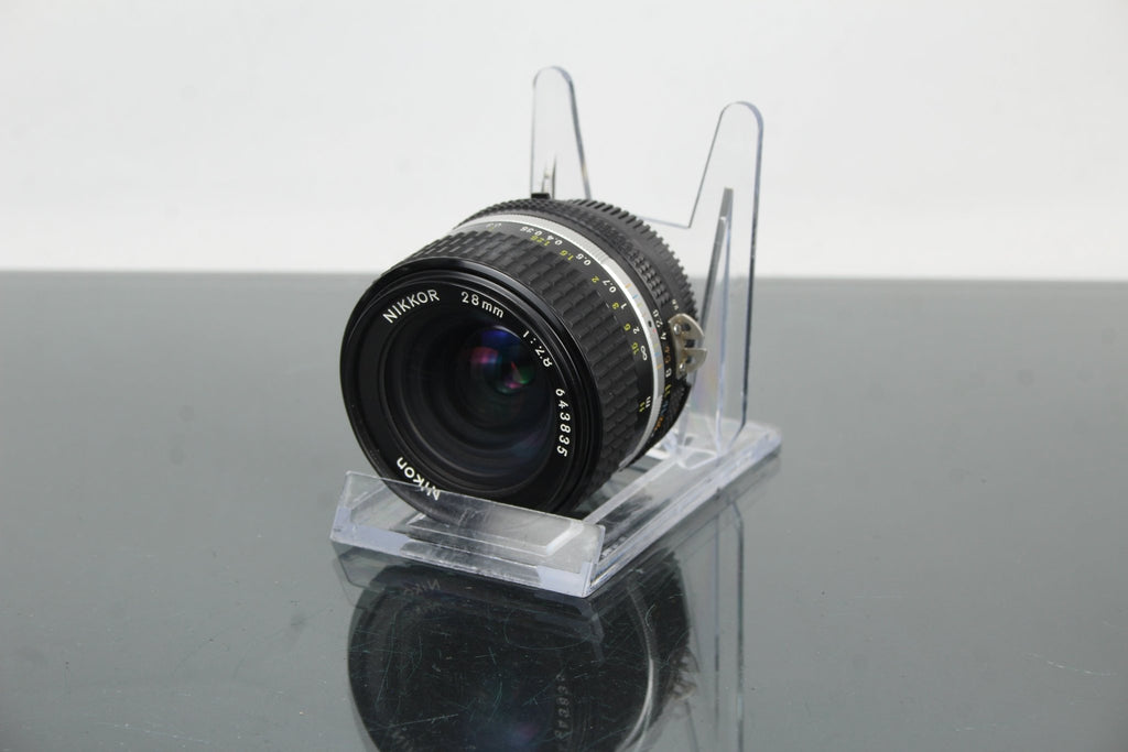 Nikkor 28mm 1:2.8 Nikon F mount - Dutch|Thrift