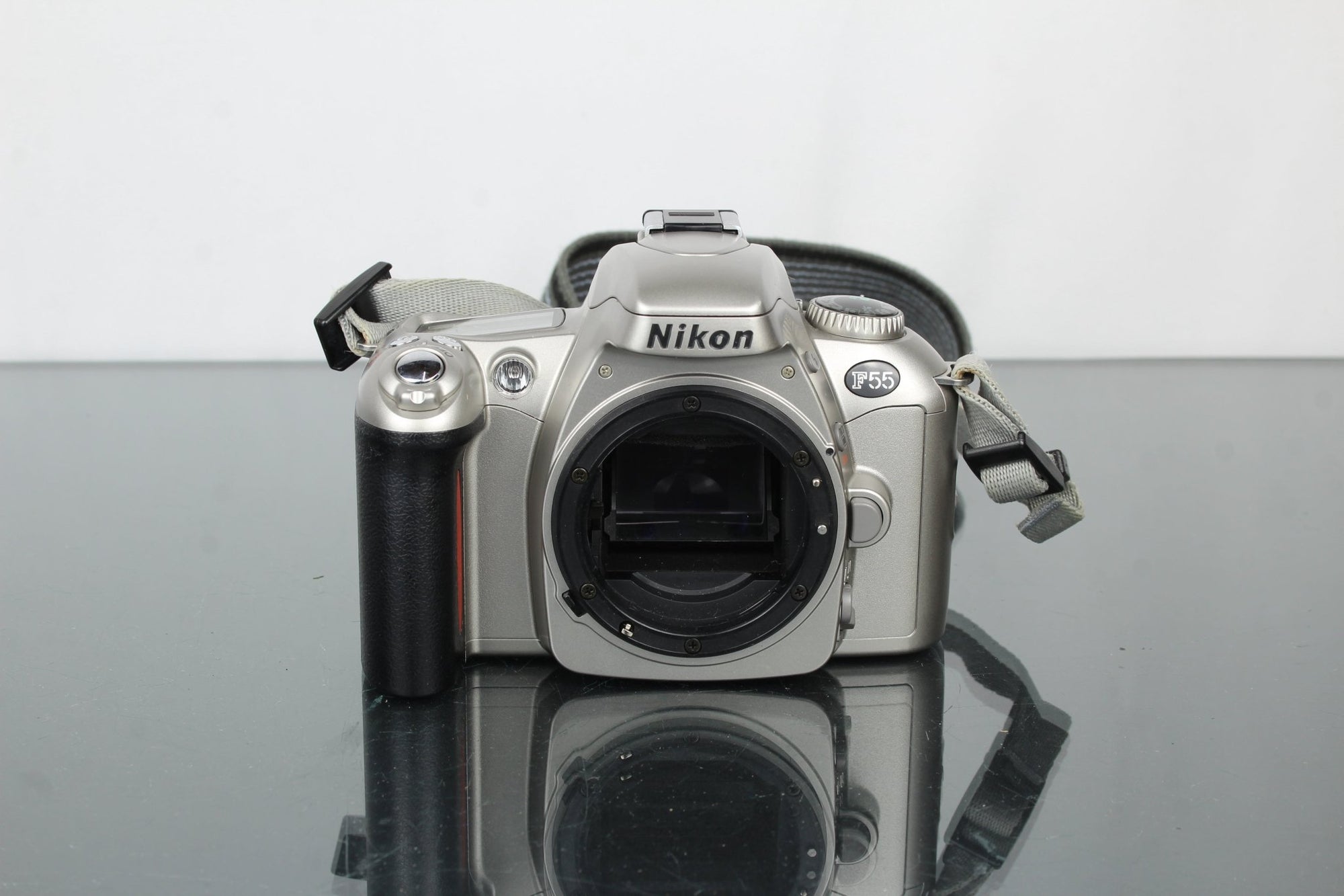 Nikon F55 - Dutch|Thrift