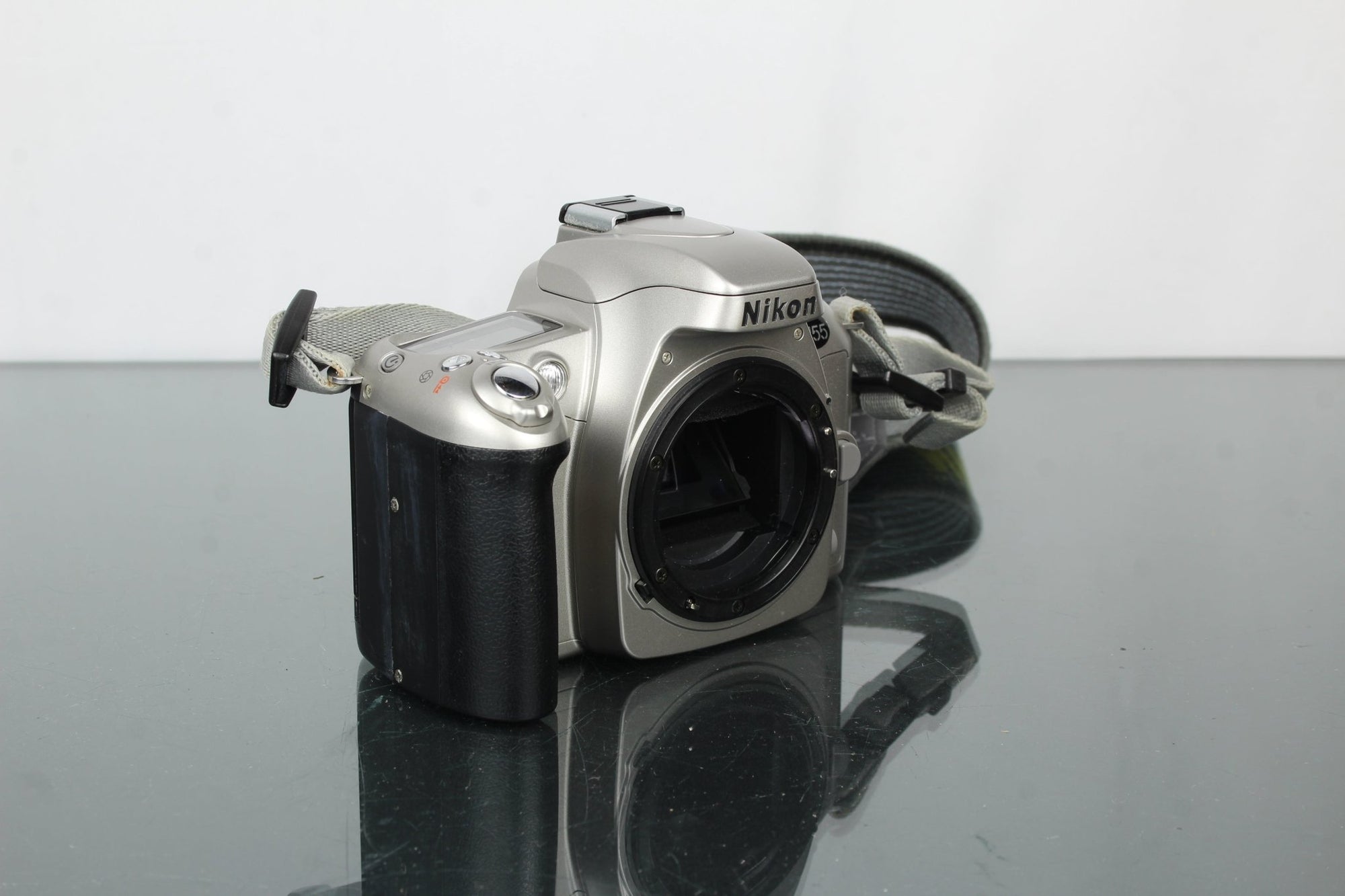 Nikon F55 - Dutch|Thrift